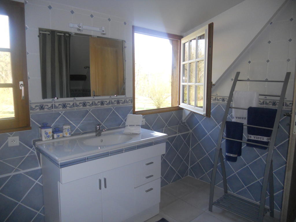 Cerdon Les Vieux Guays Bed & Breakfast 部屋 写真